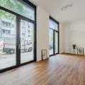 Verkaufsraum mit Fensterfront